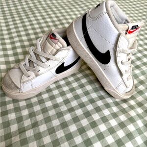 Nike Kids' Blazer Mid '77 Sneaker Size 8